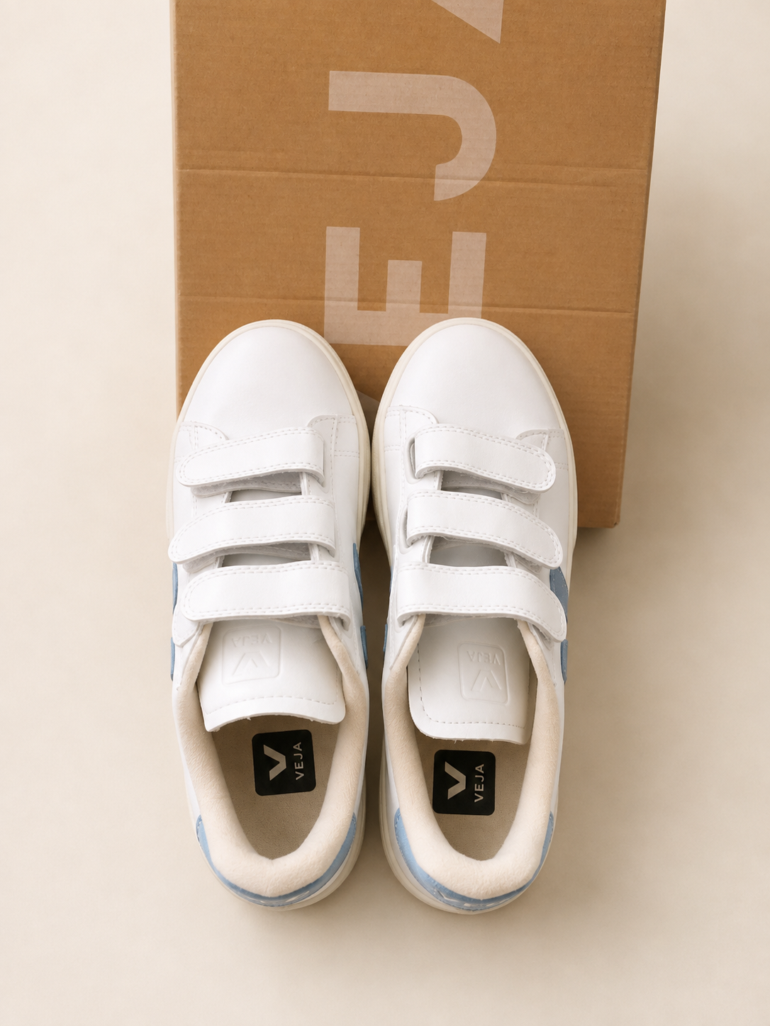 VEJA Recife ChromeFree Leather White/Blue