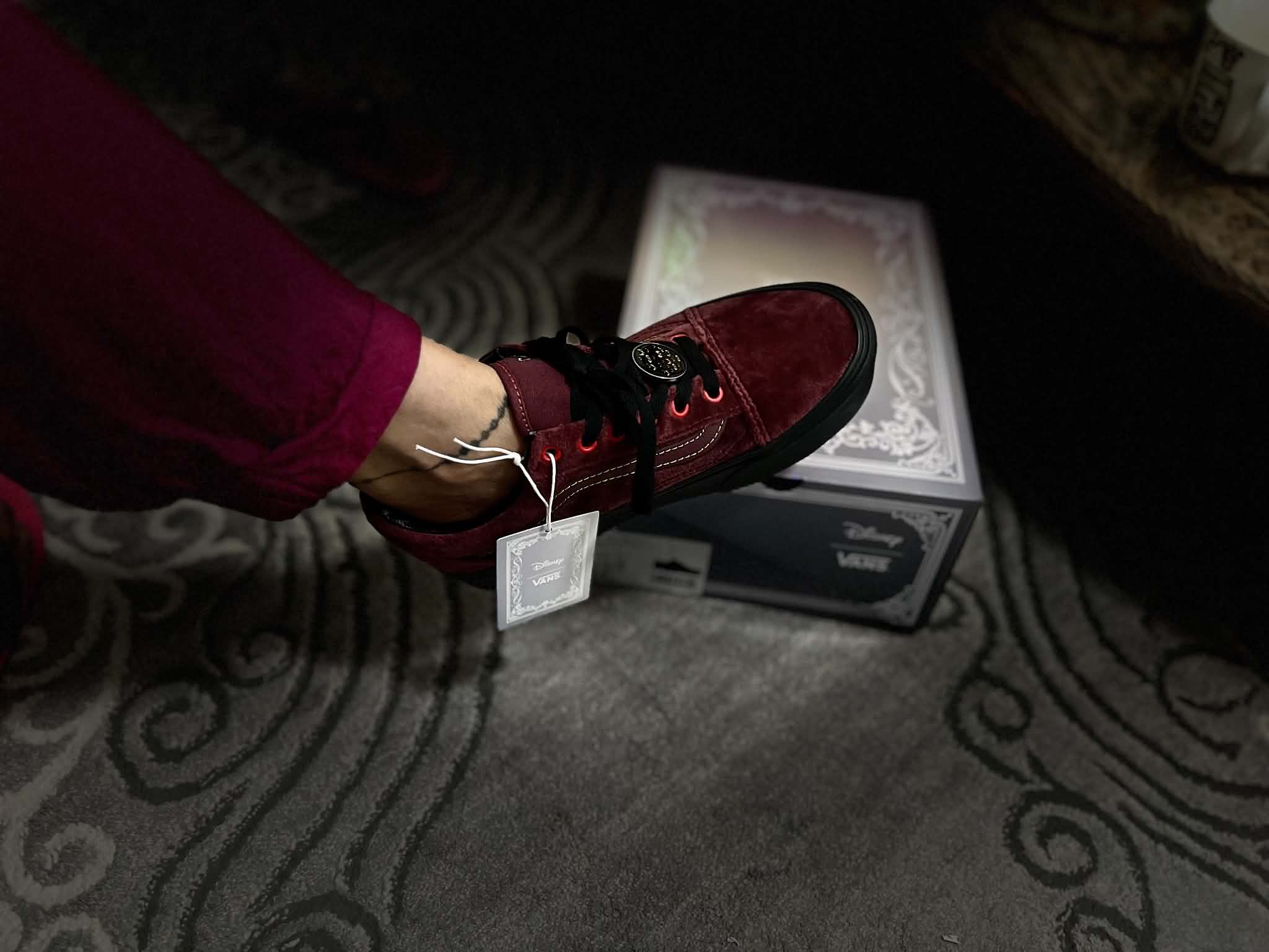 VANS x DISNEY OLD SKOOL MAROON VELVET SNOW WHITE SHOES
